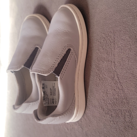 Clark's Leather Grey Toddler Slip on sneakers Sz 6 - Picture 8 of 11